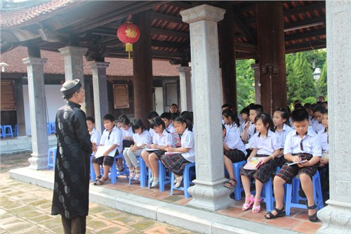 Chuyến học tập thực địa của học sinh đến đình Bắc Biên và đình Thanh Am